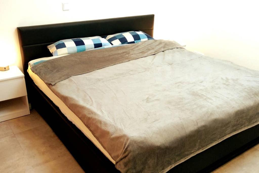 Pearl Studio Apart - King Bed - Netflix - Projector - Fast Wi-Fi Trier Exterior foto