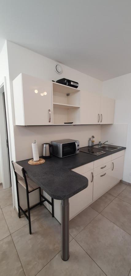 Pearl Studio Apart - King Bed - Netflix - Projector - Fast Wi-Fi Trier Exterior foto