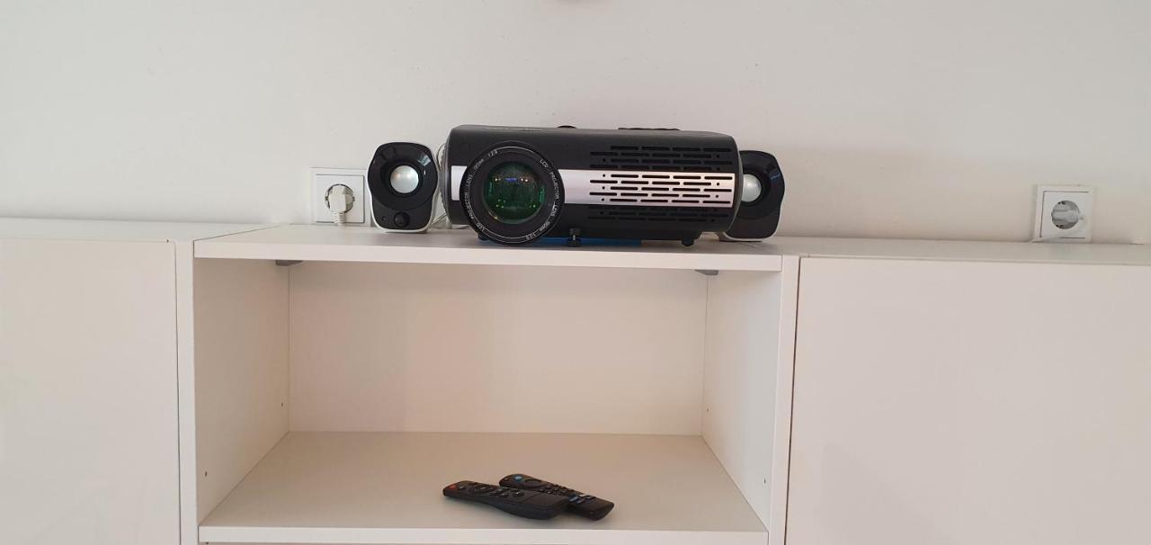 Pearl Studio Apart - King Bed - Netflix - Projector - Fast Wi-Fi Trier Exterior foto